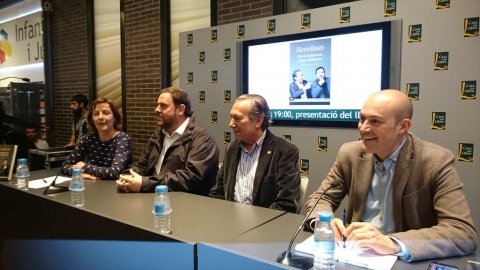 Presentació del llibre 'Revoltats' 'Sublevados' (Ara Llibres) d'Oriol Junqueras i Justo Molinero, amb edició de Saül Gordillo a la Casa del Llibre de Barcelona. 7 d'abril de 2015