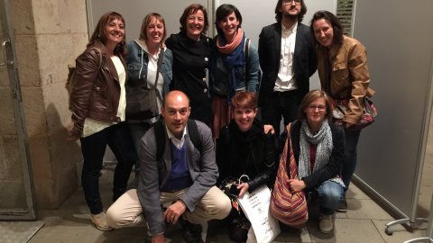 Presentació i signatura d'exemplars del llibre Revoltats amb Oriol Junqueras i Justo Molinero per Sant Jordi. Fotografia amb l'equip de l'editorial Ara Llibres. Barcelona. 23 d'abril de 2015
