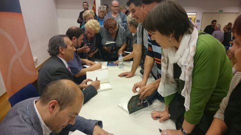 Presentació del llibre Revoltats al Casal Cívic de Sant Josep amb Oriol Junqueras, Justo Molinero i Saül Gordillo. Sant Vicenç dels Horts. 4 de maig de 2015