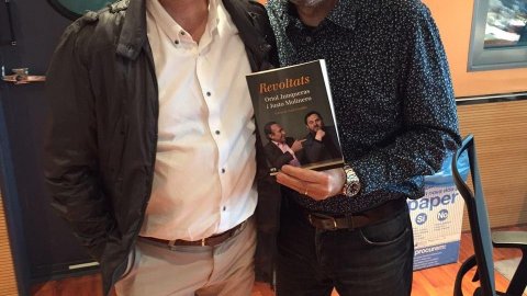 Entrevista al Versió de RAC1 amb Toni Clapés per presentar el llibre Revoltats / Sublevados (Ara Llibres), a partir d'unes converses entre Oriol Junqueras i Justo Molinero. Barcelona. 4 de febrer de 2015