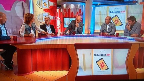 Promoció del llibre Sobirania.cat, del periodista Saül Gordillo, al programa Divendres de TV3, amb Xavi Coral, Tian Riba, Sebastià Serrano, Núria Ferré i Pere Escobar. TV3. Sant Joan Despí. 7 de juliol de 2014