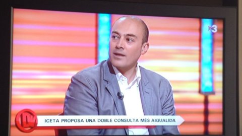 Promoció del llibre Sobirania.cat, del periodista Saül Gordillo, al programa Divendres de TV3, amb Xavi Coral, Tian Riba, Sebastià Serrano, Núria Ferré i Pere Escobar. TV3. Sant Joan Despí. 7 de juliol de 2014