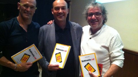 Presentació del llibre Sobirania.cat, del periodista Saül Gordillo, al Cafè de l'Auditori de Sant Cugat del Vallès, amb l'exeurodiputat Raül Romeva (a la foto) i el periodista Xavier Fornells, moderats pel també periodista Pep Gimeno. Sant Cugat del Vallès. 9 de juliol de 2014