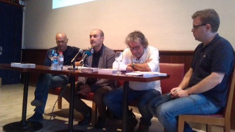 Presentació del llibre Sobirania.cat, del periodista Saül Gordillo, al Cafè de l'Auditori de Sant Cugat del Vallès, amb l'exeurodiputat Raül Romeva (a la foto) i el periodista Xavier Fornells, moderats pel també periodista Pep Gimeno. Sant Cugat del Vallès. 9 de juliol de 2014