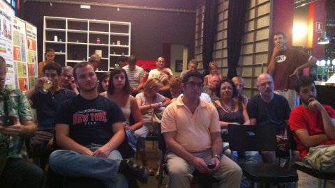 Presentació del llibre Sobirania.cat, de Saül Gordillo, amb el periodista Albert Cuesta al Tarambana de Cardedeu, organitzada per la llibreria Badallibres. Cardedeu. 16 de juliol de 2014