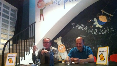 Presentació del llibre Sobirania.cat, de Saül Gordillo, amb el periodista Albert Cuesta al Tarambana de Cardedeu, organitzada per la llibreria Badallibres. Cardedeu. 16 de juliol de 2014