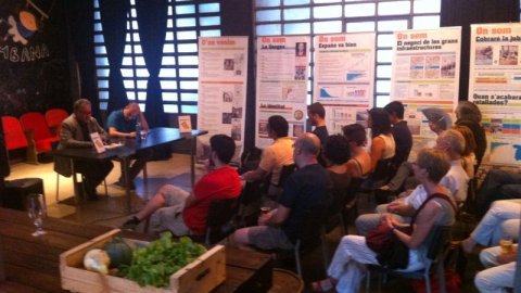 Presentació del llibre Sobirania.cat, de Saül Gordillo, amb el periodista Albert Cuesta al Tarambana de Cardedeu, organitzada per la llibreria Badallibres. Cardedeu. 16 de juliol de 2014