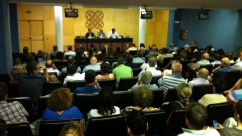 Presentació del llibre Sobirania.cat, de Saül Gordillo, amb el periodista Xavier Graset i l'eurodiputat Ramon Tremosa, a la sala d'actes de la Fundació Iluro de Mataró. 23 de juliol de 2013