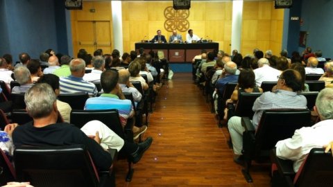 Presentació del llibre Sobirania.cat, de Saül Gordillo, amb el periodista Xavier Graset i l'eurodiputat Ramon Tremosa, a la sala d'actes de la Fundació Iluro de Mataró. 23 de juliol de 2013