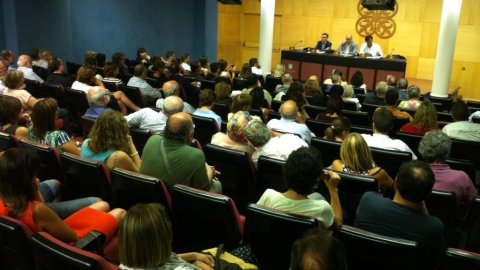 Presentació del llibre Sobirania.cat, de Saül Gordillo, amb el periodista Xavier Graset i l'eurodiputat Ramon Tremosa, a la sala d'actes de la Fundació Iluro de Mataró. 23 de juliol de 2013