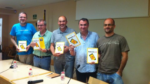 Presentació del llibre Sobirania.cat, de Saül Gordilllo, a la biblioteca d'Arenys de Mar amb Vicent Partal, Toni Esteve, Oriol Ferran, Xavier Mir i l'autor. Arenys de Mar. 25 de juliol del 2014