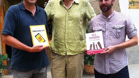 Saül Gordillo, autor del llibre Sobirania.cat, amb Oriol Ferran i Albert Tarrés. Arenys de Munt. 13 de setembre de 2014