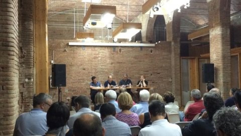 Presentació del llibre Sobirania.cat, del periodista Saül Gordillo, amb l'expresident del Parlament Ernest Benach; l'antropòloga i presidenta d'STIC.cat, Trina Milan; i el periodista Ivan Rodon, al Centre d'Art Cal Massó, de Reus. 15 de setembre de 2014