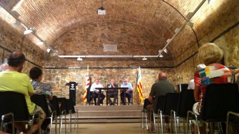 Presentació del llibre Sobirania.cat, del periodista Saül Gordillo, amb l'exalcalde i economista Antoni Soy i amb el professor de polítiques públiques Jordi Marín, al Saló de Pedra de l'Ajuntament d'Argentona. 18 de setembre de 2014