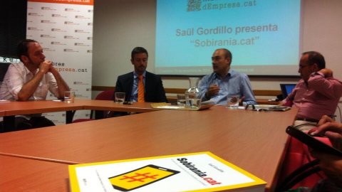 Presentació del llibre Sobirania.cat de Saül Gordillo a Vilanova i la Geltrú amb el diputat de CiU al Congrés Carles Campuzano, l'empresari David Andreu i el president de l'Associació Empresarial del Garraf, Alt i Baix Penedès, Jordi Solé Tuyà. 19 de setembre de 2014