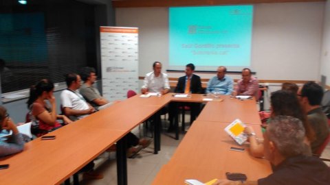 Presentació del llibre Sobirania.cat de Saül Gordillo a Vilanova i la Geltrú amb el diputat de CiU al Congrés Carles Campuzano, l'empresari David Andreu i el president de l'Associació Empresarial del Garraf, Alt i Baix Penedès, Jordi Solé Tuyà. 19 de setembre de 2014