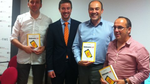 Presentació del llibre Sobirania.cat de Saül Gordillo a Vilanova i la Geltrú amb el diputat de CiU al Congrés Carles Campuzano, l'empresari David Andreu i el president de l'Associació Empresarial del Garraf, Alt i Baix Penedès, Jordi Solé Tuyà. 19 de setembre de 2014