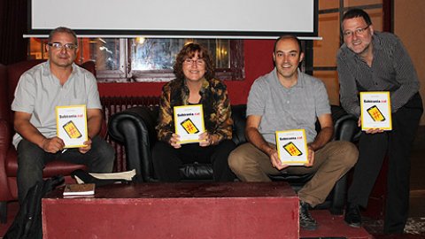 Presentació del llibre Sobirania.cat, del periodista Saül Gordillo, a l'Ateneu Central d'Olot amb Meius Ferrés i Joan Francesc Gras. A la foto, amb l'editor Oriol Ferran. 27 de setembre de 2014