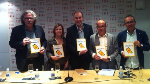 Presentació del llibre Sobirania.cat, del periodista Saül Gordillo, al Centre Cultural Blanquerna de Madrid amb els diputats catalans al Congrés Carles Campuzano (CiU), Lourdes Muñoz (PSC), Joan Coscubiela (ICV-EUiA) i Joan Tardà (ERC). Madrid. 29 d'octubre de 2014