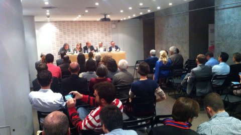 Presentació del llibre Sobirania.cat, del periodista Saül Gordillo, al Centre Cultural Blanquerna de Madrid amb els diputats catalans al Congrés Carles Campuzano (CiU), Lourdes Muñoz (PSC), Joan Coscubiela (ICV-EUiA) i Joan Tardà (ERC). Madrid. 29 d'octubre de 2014
