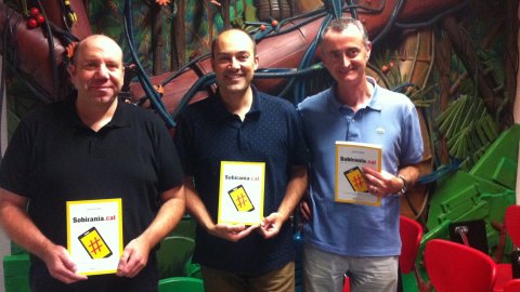 Presentació del llibre Sobirania.cat, del periodista Saül Gordillo, amb Daniel García Peris, impulsor de la Penedesfera. Vilafranca del Penedès. 30 d'octubre de 2014