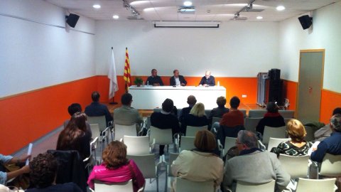 Presentació del llibre Sobirania.cat a la Biblioteca Municipal Martí Rosselló de Premià de Mar amb l'alcalde, Miquel Buch, l'enginyer i comunicador Josep Maria Ganyet i l'autor, Saül Gordillo. Premià de Mar. 21de novembre de 2014