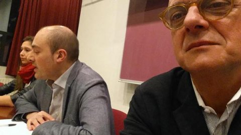 Presentació del llibre Sobirania.cat a la Càtedra de Periodisme i Comunicació de la Universitat de Lleida amb el professor Miquel Pueyo, l'estudiant Olga Bondareva i l'autor, Saül Gordillo. Lleida. 25 de febrer de 2015
