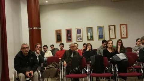 Presentació del llibre Sobirania.cat a la Càtedra de Periodisme i Comunicació de la Universitat de Lleida amb el professor Miquel Pueyo, l'estudiant Olga Bondareva i l'autor, Saül Gordillo. Lleida. 25 de febrer de 2015