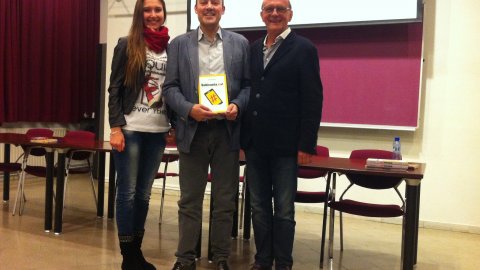 Presentació del llibre Sobirania.cat a la Càtedra de Periodisme i Comunicació de la Universitat de Lleida amb el professor Miquel Pueyo, l'estudiant Olga Bondareva i l'autor, Saül Gordillo. Lleida. 25 de febrer de 2015
