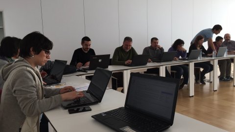 Viquimarató per incorporar i ampliar les entrades a la Viquipèdia dels '200 protagonistes de la Internet catalana' del llibre Sobirania.cat, del periodista Saül Gordillo, en les jornades de la Catosfera 2015. Biblioteca Carles Rahola. Girona. 28 de març del 2015 