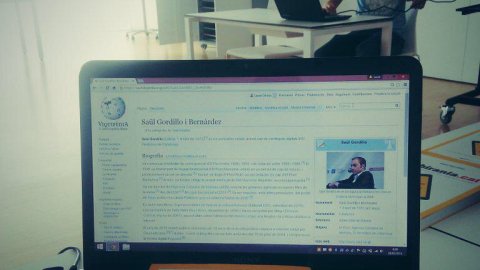 Viquimarató per incorporar i ampliar les entrades a la Viquipèdia dels '200 protagonistes de la Internet catalana' del llibre Sobirania.cat, del periodista Saül Gordillo, en les jornades de la Catosfera 2015. Biblioteca Carles Rahola. Girona. 28 de març del 2015 