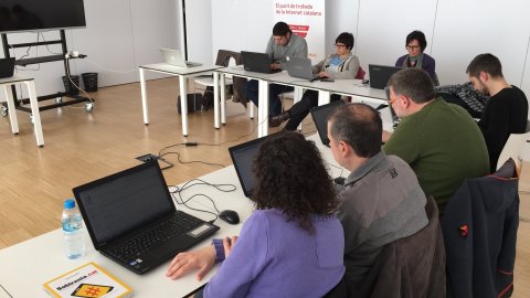 Viquimarató per incorporar i ampliar les entrades a la Viquipèdia dels '200 protagonistes de la Internet catalana' del llibre Sobirania.cat, del periodista Saül Gordillo, en les jornades de la Catosfera 2015. Biblioteca Carles Rahola. Girona. 28 de març del 2015 