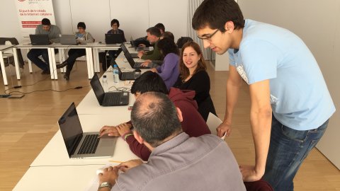 Viquimarató per incorporar i ampliar les entrades a la Viquipèdia dels '200 protagonistes de la Internet catalana' del llibre Sobirania.cat, del periodista Saül Gordillo, en les jornades de la Catosfera 2015. Biblioteca Carles Rahola. Girona. 28 de març del 2015 
