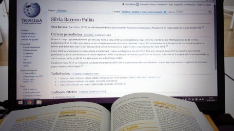 Viquimarató per incorporar i ampliar les entrades a la Viquipèdia dels '200 protagonistes de la Internet catalana' del llibre Sobirania.cat, del periodista Saül Gordillo, en les jornades de la Catosfera 2015. Biblioteca Carles Rahola. Girona. 28 de març del 2015 