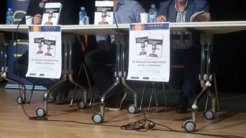Presentació del llibre 'El Tribunal Constitucional contra Catalunya', de l'advocat, escriptor i alcalde de Vilassar de Mar, Damià del Clot, amb el jutge Santiago Vidal i el periodista Saül Gordillo. Sala Carrau. Can Bisa. Vilassar de Mar. 15 de setembre del 2015