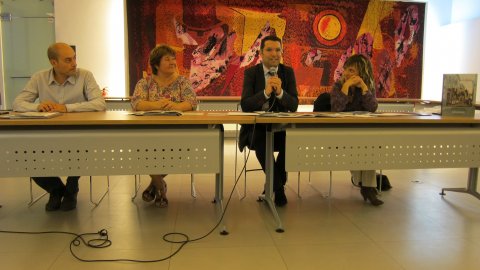 Presentació de L'Abans: Recull gràfic de Pineda de Mar (1882-1975), a l'Ajuntament de Pineda amb l'alcalde, Xavier Amor, la regidora de Cultura, Sònia Moraleda, i la directora de la col·lecció, Roser Arís. Pineda de Mar. 5 d'octubre del 2013