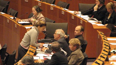 L'eurodiputat català Josep Borrell, expresident socialista del Parlament Europeu, conversa a la cambra. Brussel·les. 18 de desembre de 2007