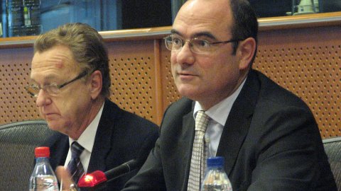 El portaveu del Parlament Europeu i director de Mitjans de Comunicació, el català Jaume Duch, amb Manel Camós, director de la representació de la Comissió Europea a Barcelona. Brussel·les. 18 de desembre de 2007 