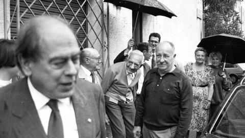 El president de la Generalitat, Jordi Pujol, visita el filòleg i lingüista Joan Coromines al seu domicili de Pineda de Mar. 22 de maig de 1992