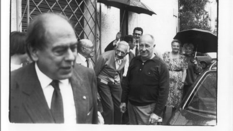 El president de la Generalitat, Jordi Pujol, visita el filòleg i lingüista Joan Coromines al seu domicili de Pineda de Mar. 22 de maig de 1992 