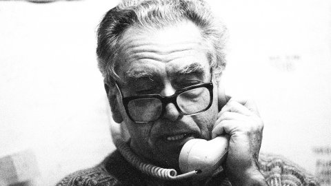 Joan-Josep Tharrats i Vidal (Girona, 1918-Barcelona, 2001), pintor, teòric d'art i editor català, al seu estudi de Barcelona. 28 de febrer de 1992