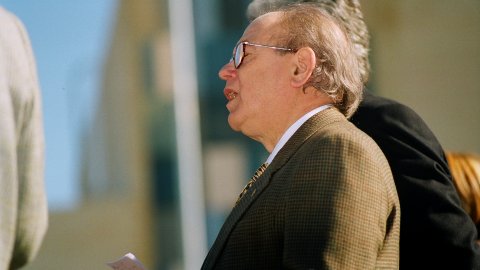 El president de la Generalitat, Jordi Pujol, inaugura l'institut d'ensenyament secundari (IES) Joan Coromines a Pineda de Mar, amb l'alcalde, Salvador Llorens. Pineda de Mar. 15 de febrer de 1997