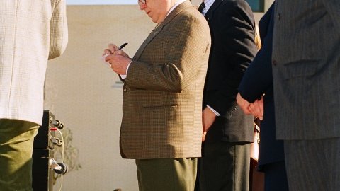 El president de la Generalitat, Jordi Pujol, inaugura l'institut d'ensenyament secundari (IES) Joan Coromines a Pineda de Mar, amb l'alcalde, Salvador Llorens, i acompanyat del diputat al Parlament Ramon Camp (CiU). Pineda de Mar. 15 de febrer de 1997