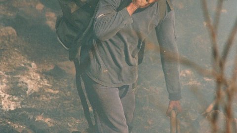 Incendi forestal a Calella l'estiu de 1994. Extinció a càrrec dels bombers del parc de Pineda de Mar, de l'Alt Maresme, amb suport aeri d'helicòpters i per terra d'agents forestals. Parc Natural del Montnegre-Corredor. Calella