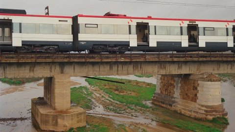 Descarrilament del tren entre Malgrat de Mar i Blanes, a la línia de la costa del Maresme, provocat per Andreu Rabadán, autor confès de tres sabotatges i del crim del seu pare, a Palafolls. Aquest seria el segon. Malgrat de Mar-Palafolls-Blanes. 4 de gener de 1994