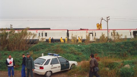 Descarrilament del tren entre Malgrat de Mar i Blanes, a la línia de la costa del Maresme, provocat per Andreu Rabadán, autor confès de tres sabotatges i del crim del seu pare, a Palafolls. Aquest seria el segon. Malgrat de Mar-Palafolls-Blanes. 4 de gener de 1994