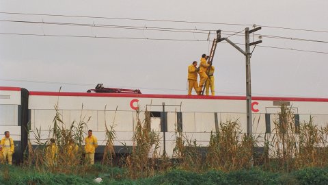 Descarrilament del tren entre Malgrat de Mar i Blanes, a la línia de la costa del Maresme, provocat per Andreu Rabadán, autor confès de tres sabotatges i del crim del seu pare, a Palafolls. Aquest seria el segon. Malgrat de Mar-Palafolls-Blanes. 4 de gener de 1994
