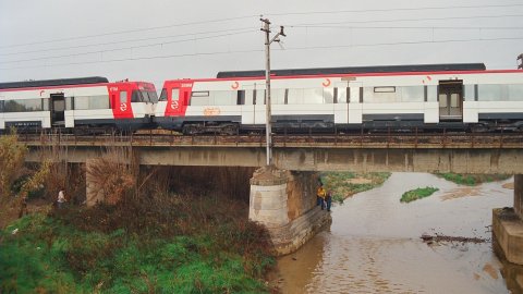 Descarrilament del tren entre Malgrat de Mar i Blanes, a la línia de la costa del Maresme, provocat per Andreu Rabadán, autor confès de tres sabotatges i del crim del seu pare, a Palafolls. Aquest seria el segon. Malgrat de Mar-Palafolls-Blanes. 4 de gener de 1994