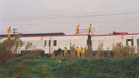 Descarrilament del tren entre Malgrat de Mar i Blanes, a la línia de la costa del Maresme, provocat per Andreu Rabadán, autor confès de tres sabotatges i del crim del seu pare, a Palafolls. Aquest seria el segon. Malgrat de Mar-Palafolls-Blanes. 4 de gener de 1994