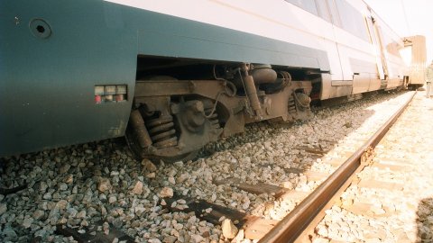 Descarrilament del tren a Tordera, a la línia de la costa del Maresme, provocat per Andreu Rabadán, autor confès de tres sabotatges i del crim del seu pare, a Palafolls. Aquest seria el tercer. Tordera. 17 de gener de 1994
